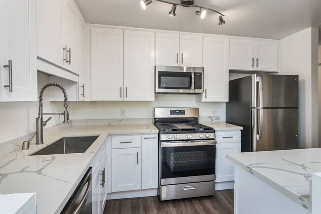 Photo - Corner unit with mountain views!! Unit 113