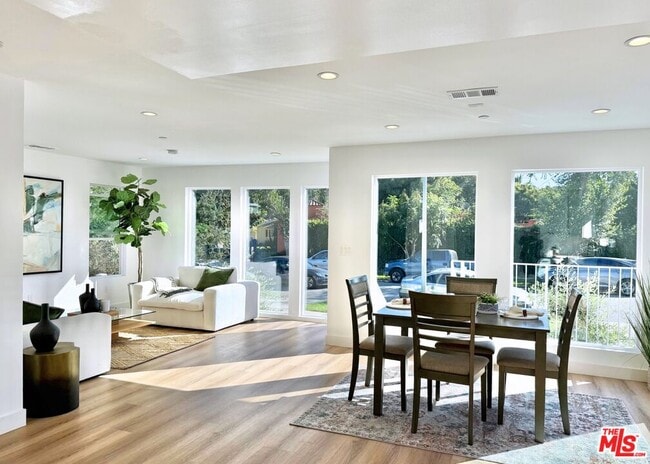 Building Photo - 3031 Vineyard Ave