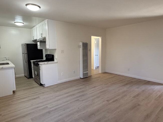 Photo - 2717 Vanderbilt Ln Unit B