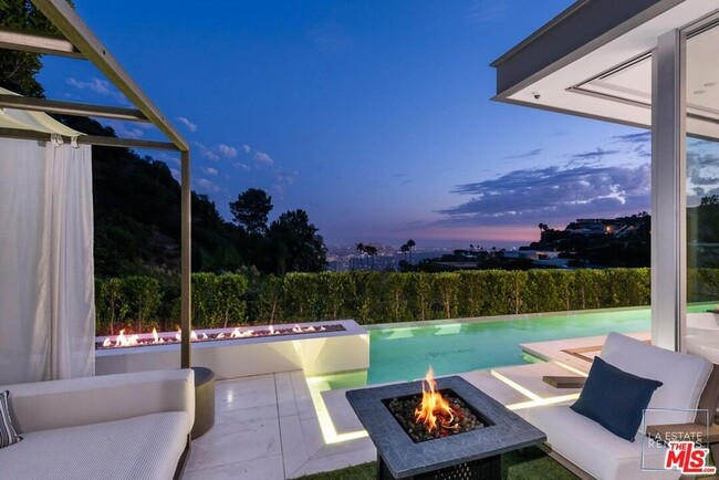 Photo - 1814 N Doheny Dr