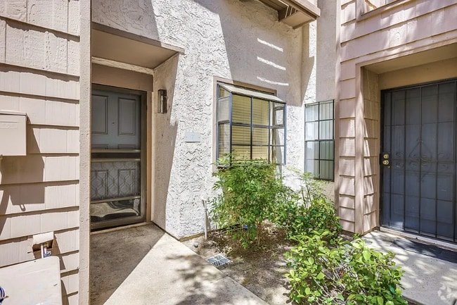Building Photo - 26701 Quail Creek Rental