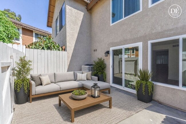 Photo - FOR RENT 2BD/1.5 BA/2 parkings/ Town House