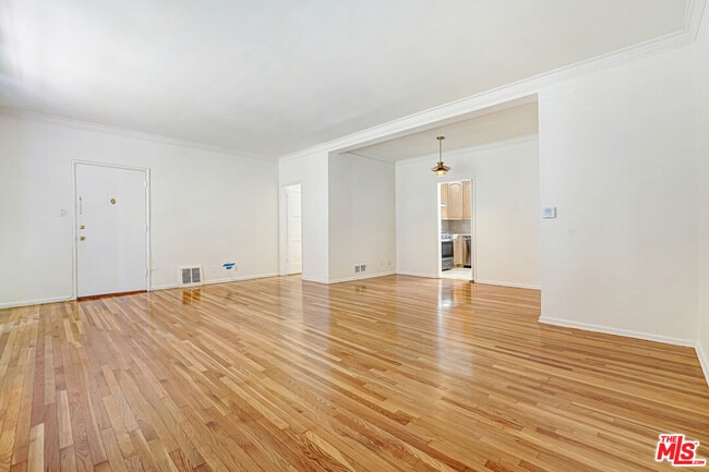Building Photo - 1235 N Crescent Heights Blvd Unit 3