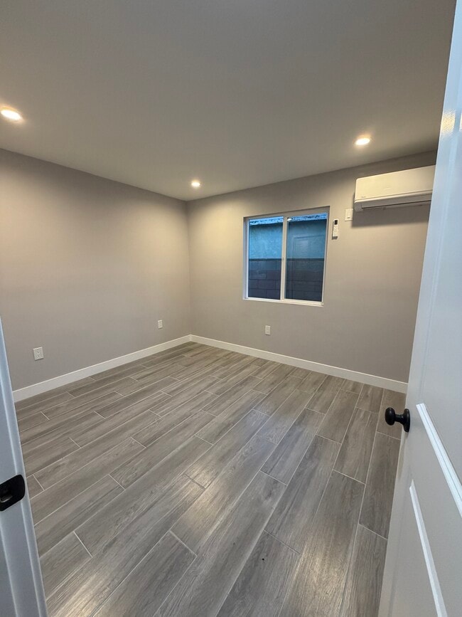 Room - 7849 Clybourn Ave