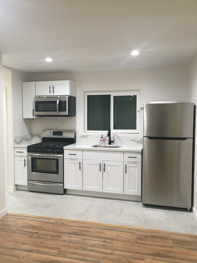 Photo - 1048 W 60th Plz Unit 1