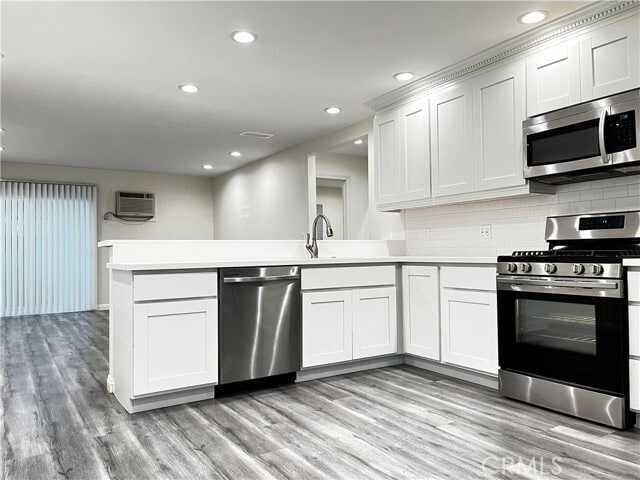 Building Photo - 7631 Amazon Dr