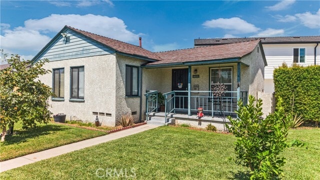 Photo - 5833 Glady St