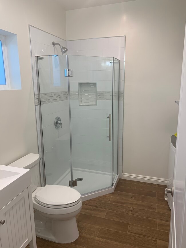 Bathroom - 12360 Jolette Ave