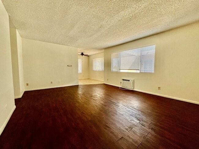 Building Photo - 471 Ballentyne St #49- Large upper 2 bed 2... Rental