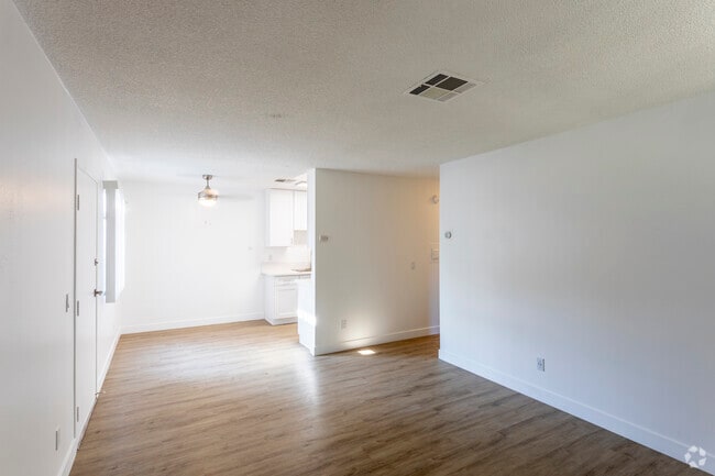 1BR - 1BA, 588SF - Valle at Mission