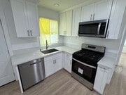 Photo - 618-620 W 6th St Apartment Unit 618