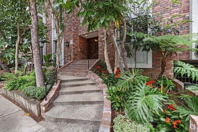 Building Photo - 1375 Kelton Ave Unit #108 Rental
