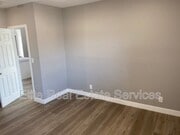Photo - 6375 Osler St