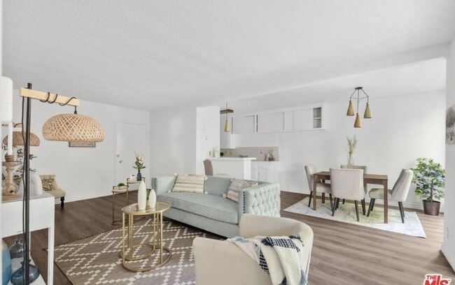 Building Photo - Corner-Unit 1 Bedroom with HUGE Outdoor Space Unit 20