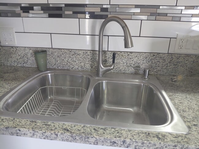 Photo - 401 Washingtonia Dr