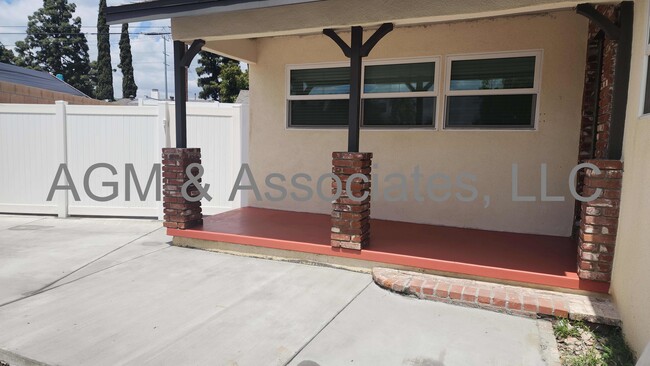 Photo - 11042 Genesta Ave House