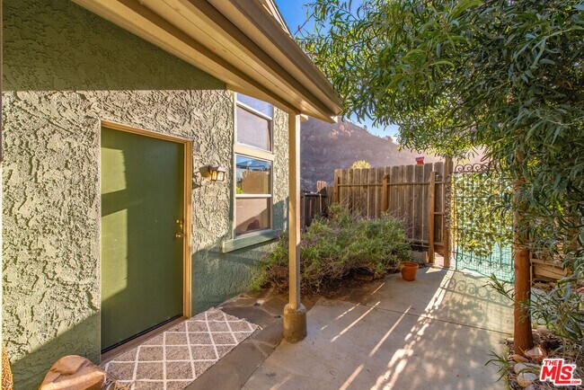 Photo - 543 Fernwood Pacific Dr