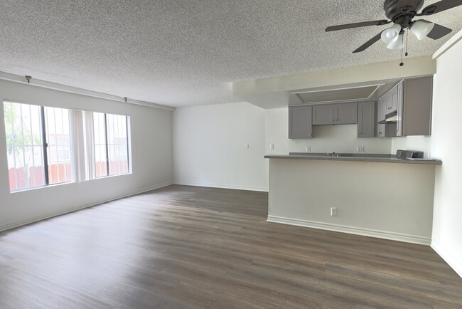 Photo - 2928 Leeward Ave Unit 301