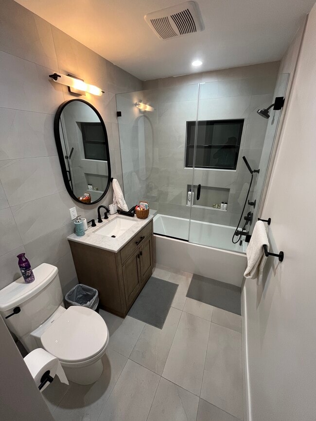 Building Photo - 2625 Chariton St Unit 2625