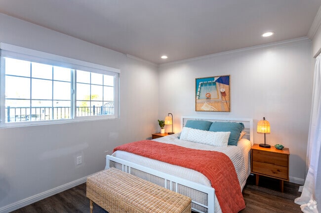 1BR, 1BA - 450SF - The Flats