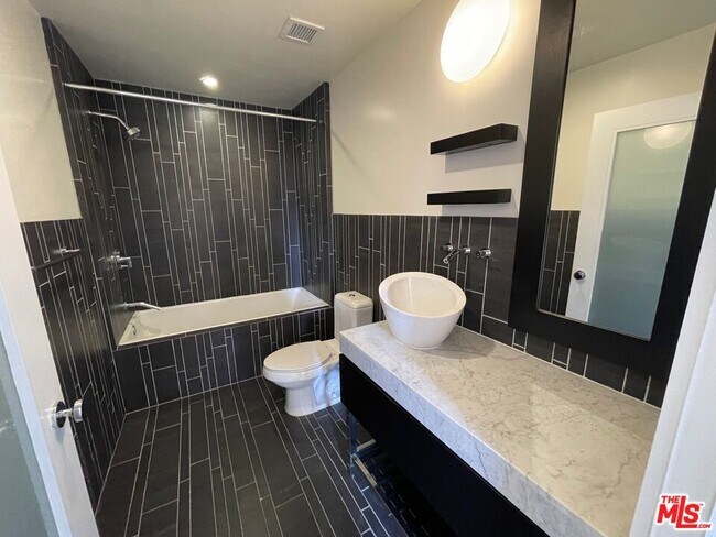 Photo - 727 W 7th St Unit 607