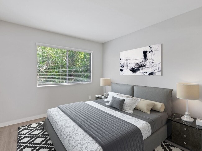 Photo - 810 Crenshaw Blvd