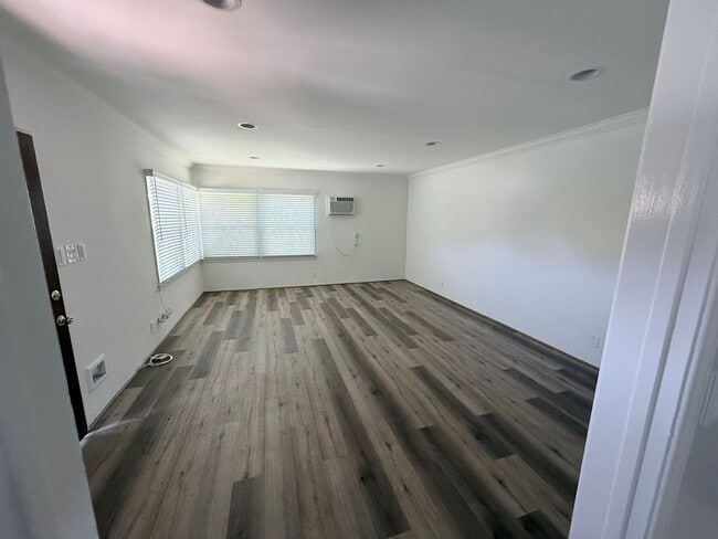 Building Photo - 139-145 N. Harper Ave Unit 139