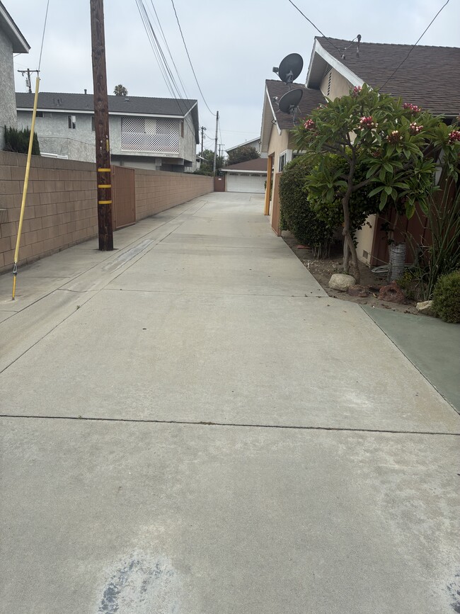 Photo - 8052 Alameda St