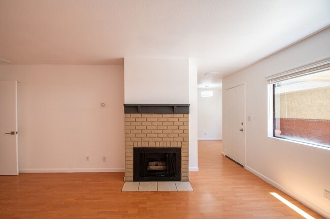 Photo - 5617 Woodman Ave Unit 102