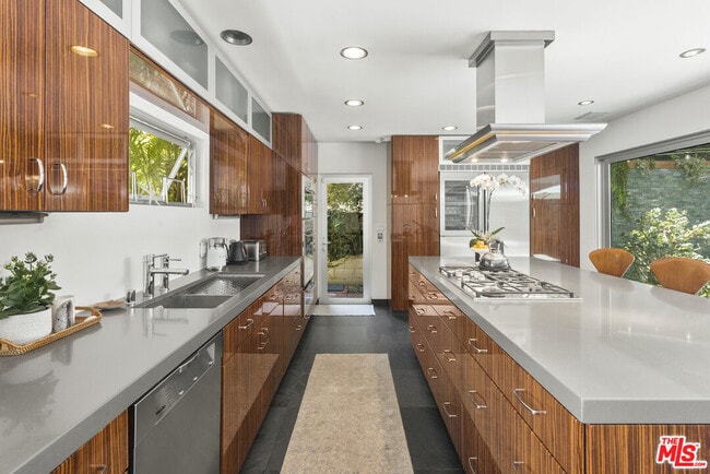 Photo - 740 Kingman Ave