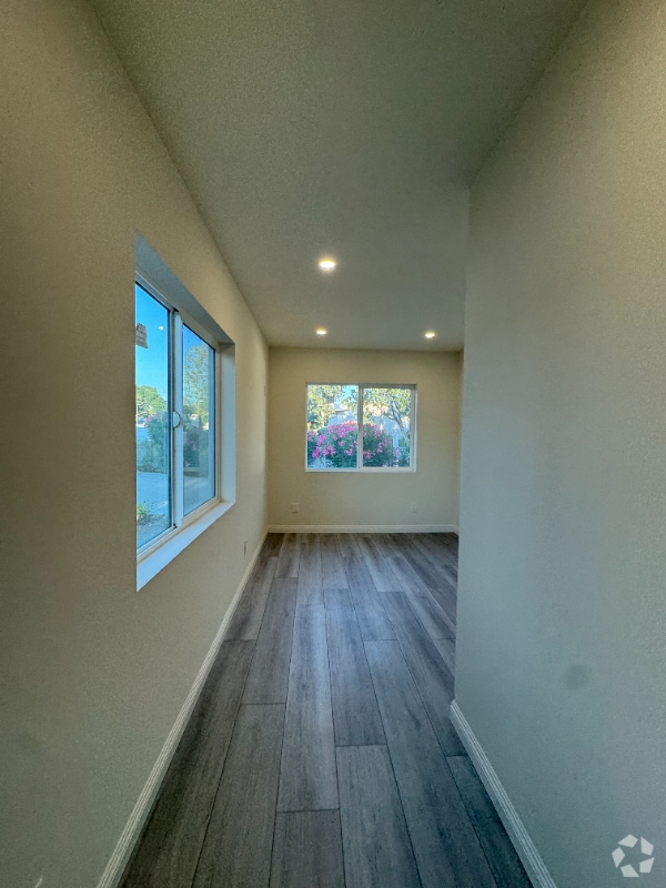 Building Photo - 890 E Avenida De Los Arboles Rental