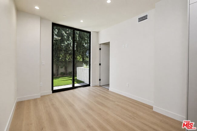 Photo - 428 Arnaz Dr