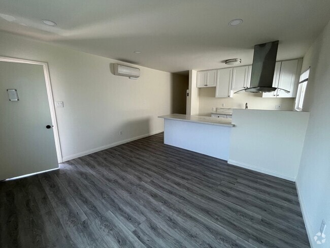 Building Photo - 2428 Michigan Ave Unit 2 Rental