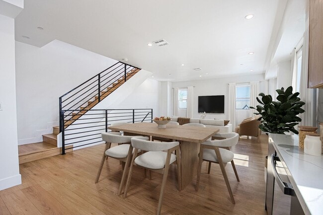 Photo - 2851 S Victoria Ave Unit 2851 1/2