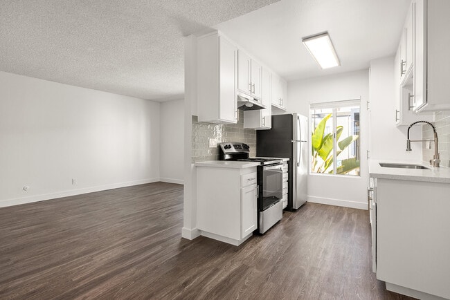 A warm, inviting space for every occasion. - Palms Apartments