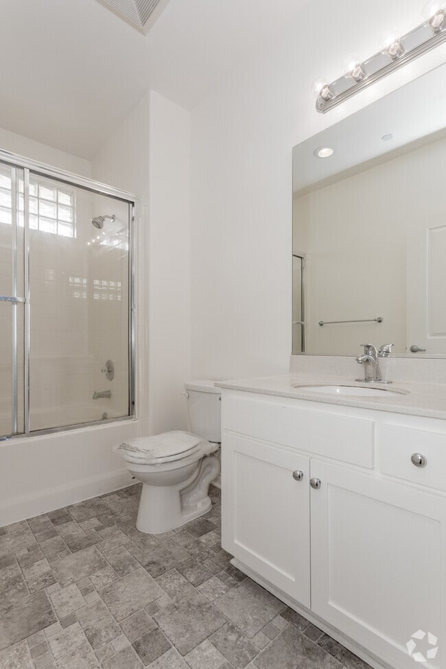 1BR, 1BA - 655-780 SF - Lido Apartments - 7393 W Manchester Ave