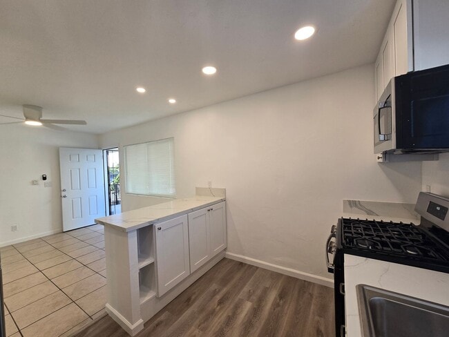 Photo - 2545 Fairmount Ave Unit 2545-2551 1/2