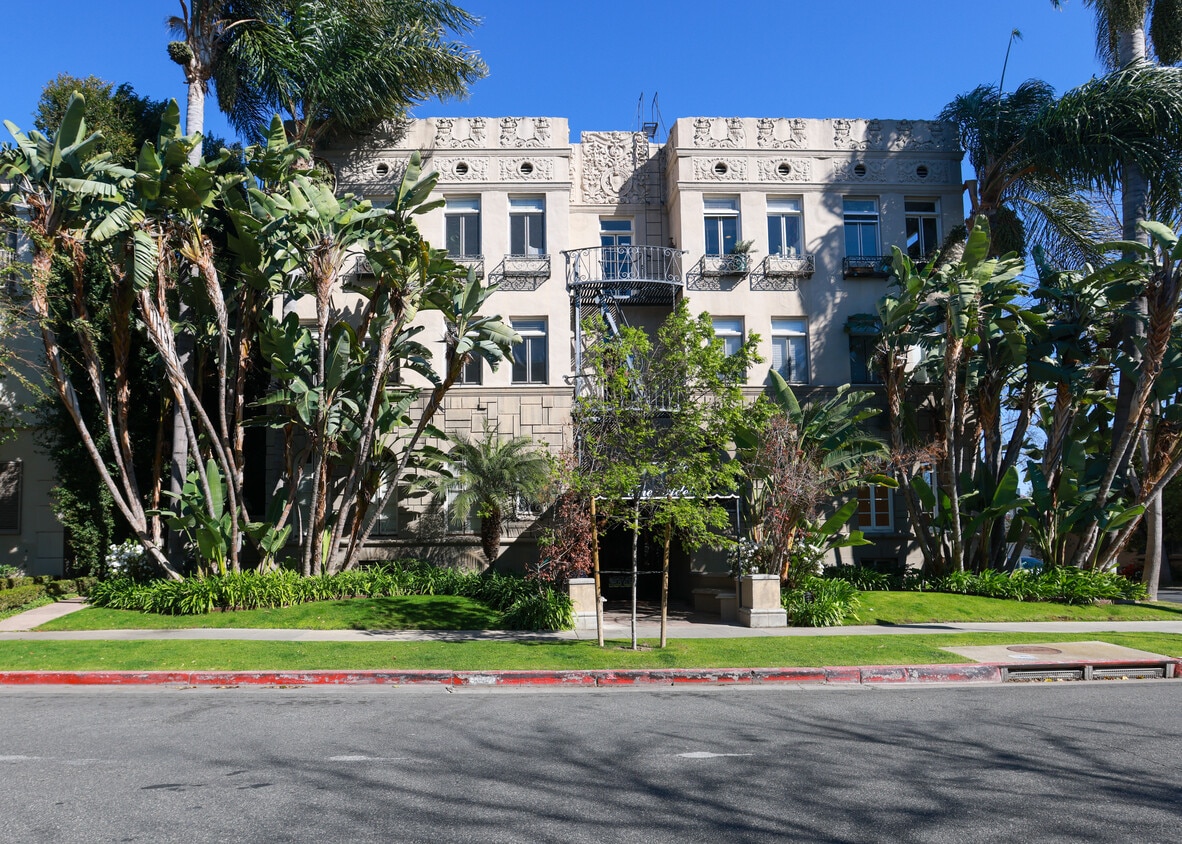 Floor Plan - Sunny FURNISHED Studio on Rodeo Dr