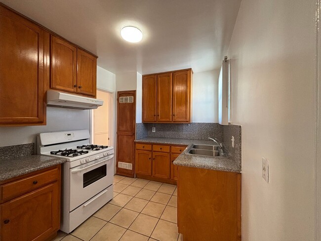 Photo - Glenoaks, 625-633 1/2 Unit 633 1/2