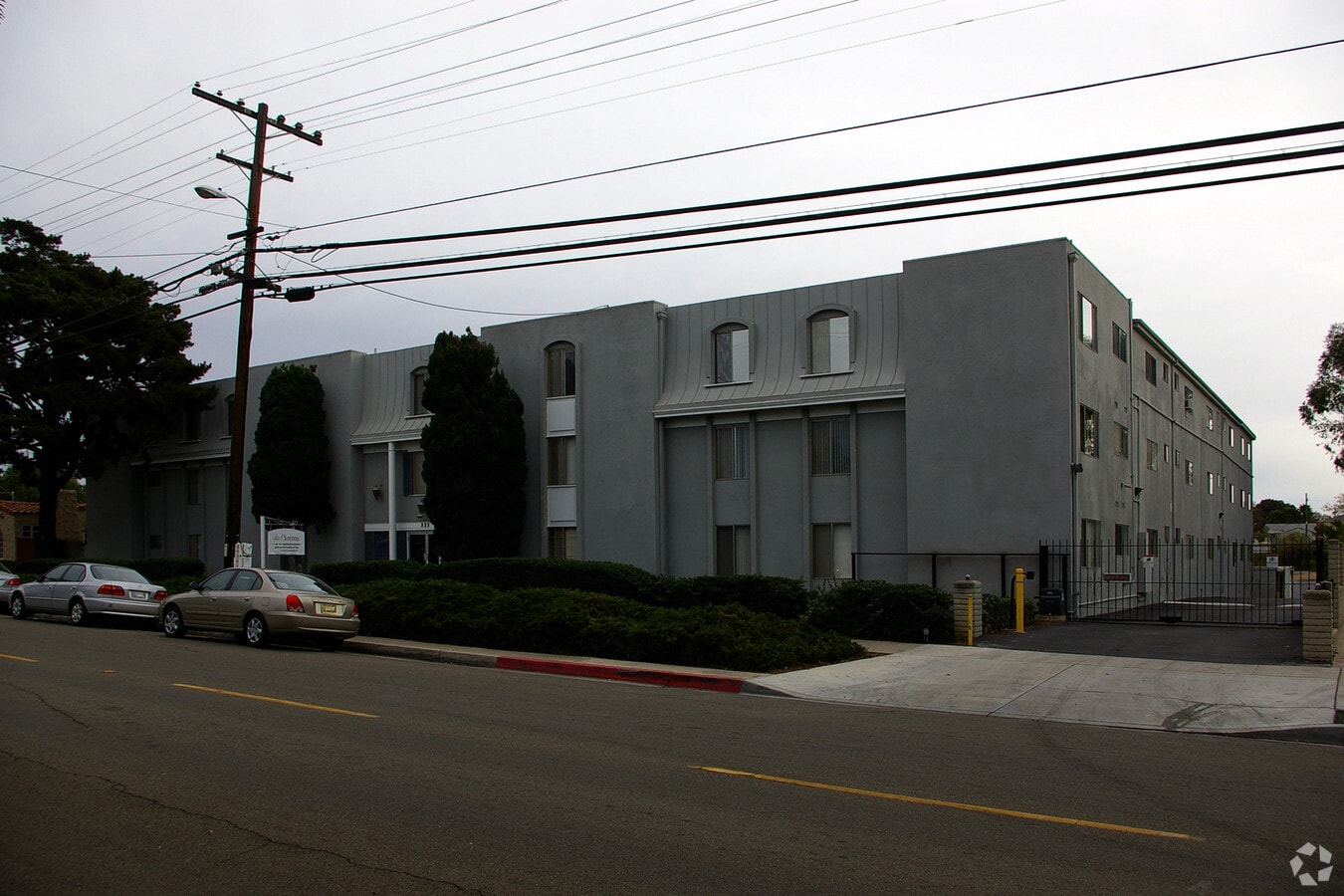 Photo - Le Chateau Apartments