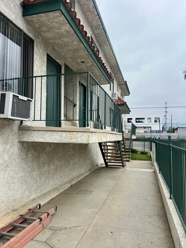 Photo - San Fernando Apts