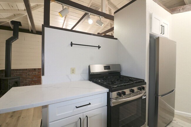 Photo - Lincoln Avenue Unit 1055 1/2