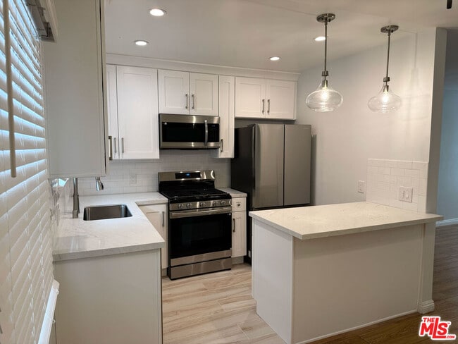 Photo - 4123 W Toluca Lake Ave