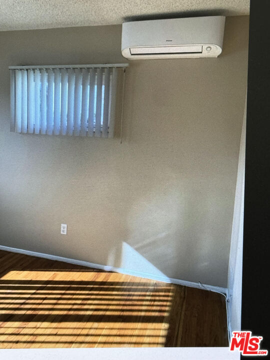 Photo - 4817 Oakwood Ave