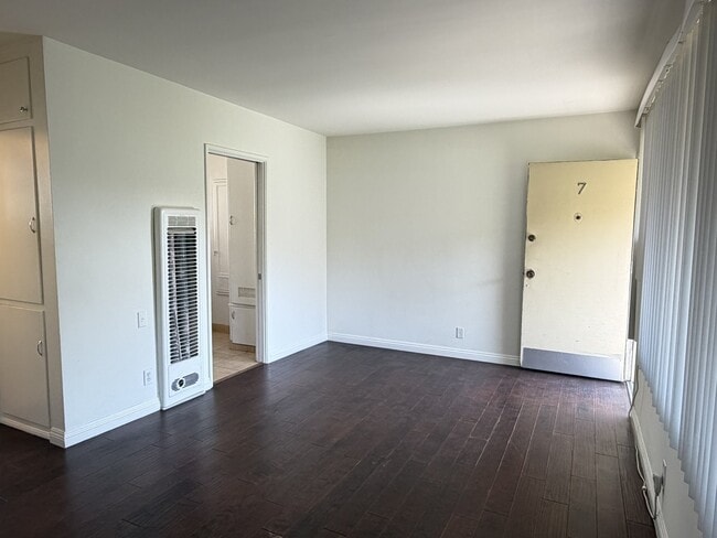 Building Photo - 4712 Elmwood Ave