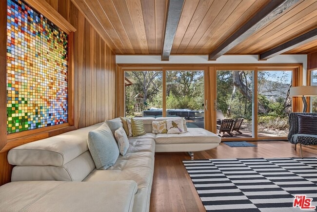 Photo - 1738 Topanga Skyline Dr
