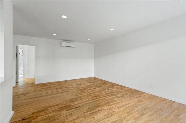 Photo - 652 Hayworth Ave Unit 02