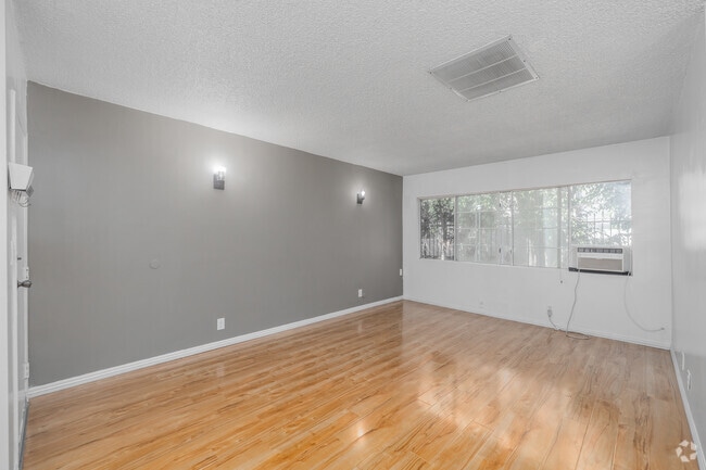 Interior Photo - 1216 N Las Palmas Ave Rental