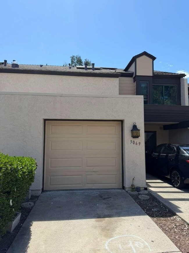 Building Photo - 3069 Plaza Lorenzo