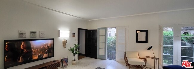 Photo - 137 N Sycamore Ave Unit 2